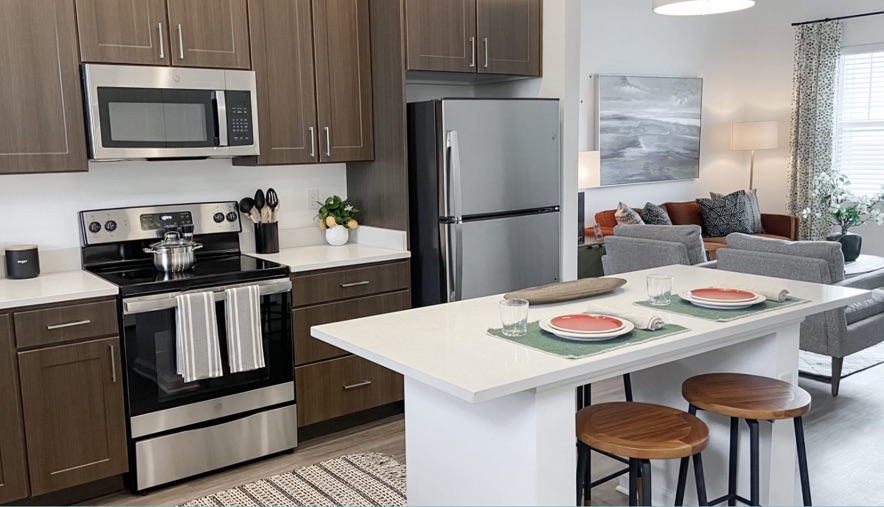 Framed Savoy cabinetry in Baritone